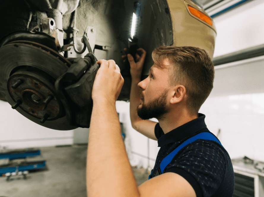 Automobilio pakabos patikra ir remontas autoservise – profesionalus važiuoklės komponentų tvarkymas